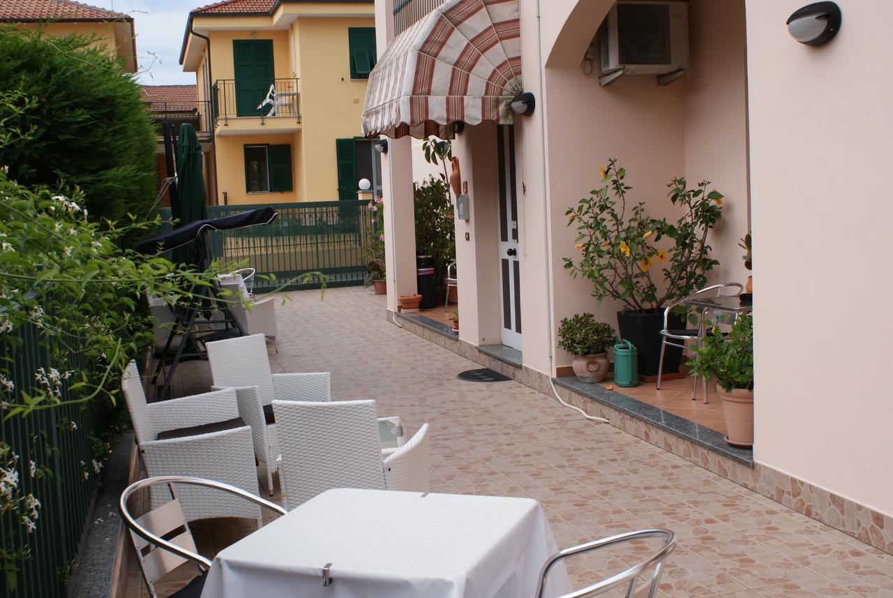 Hotel Residence Mirafiori Loano Exterior foto