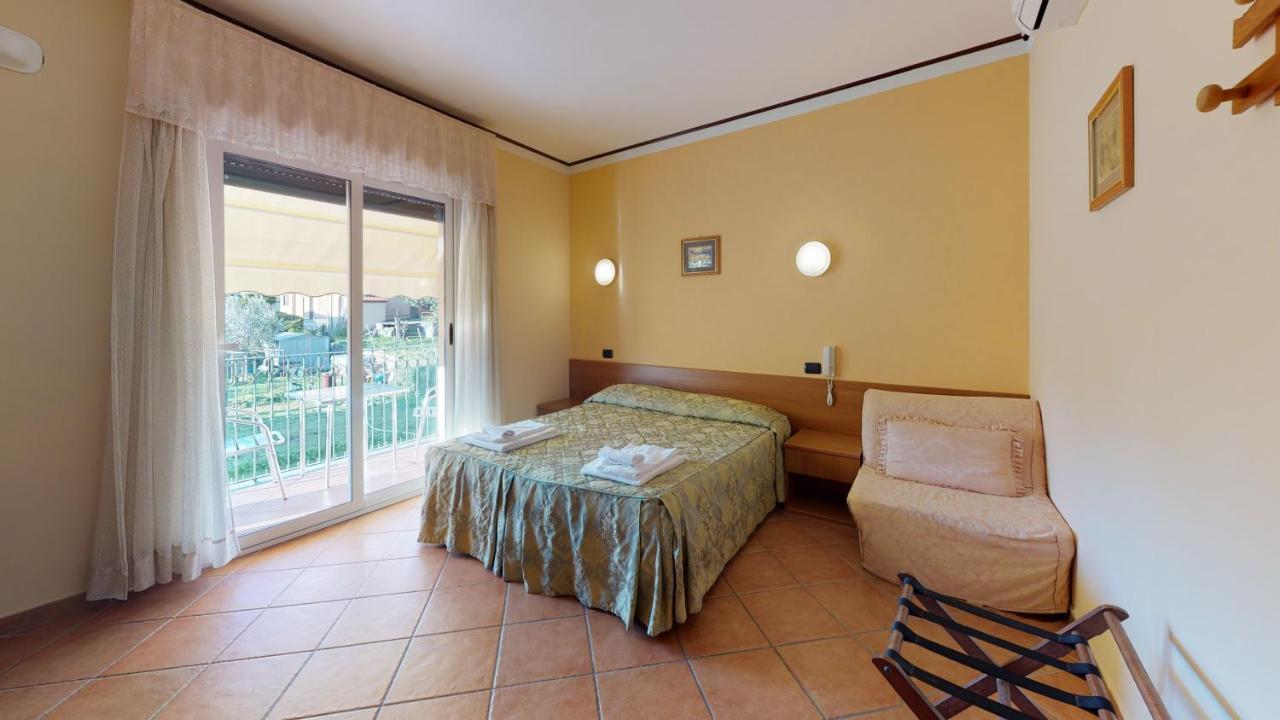 Hotel Residence Mirafiori Loano Exterior foto